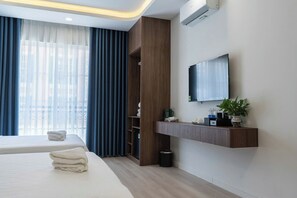 Egyptian cotton sheets, premium bedding, memory-foam beds, free minibar - Tiamo Hotel (Phu Quoc)