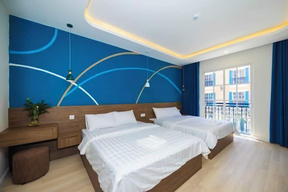 Egyptian cotton sheets, premium bedding, memory foam beds, free minibar
