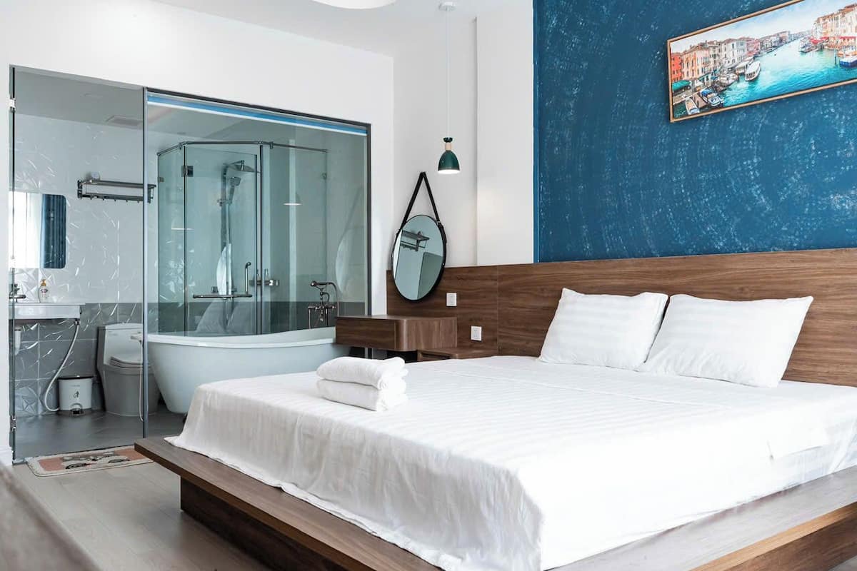 Rom – deluxe, badekar, utsikt mot bukt | Sengetøy i egyptisk bomull og sengetøy av topp kvalitet