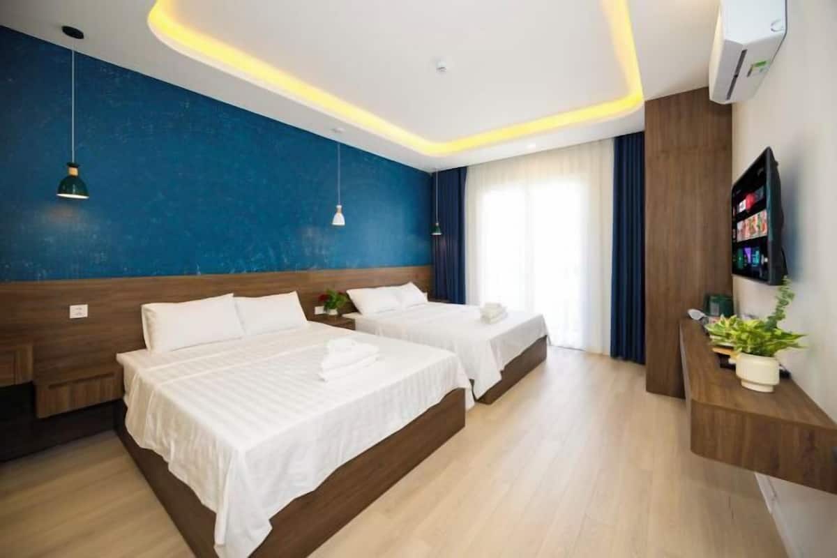 Egyptian cotton sheets, premium bedding, memory foam beds, free minibar