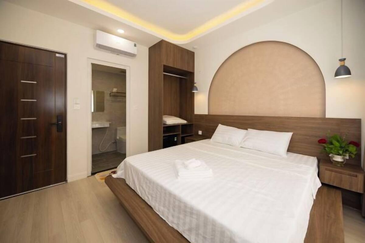 Egyptian cotton sheets, premium bedding, memory foam beds, free minibar