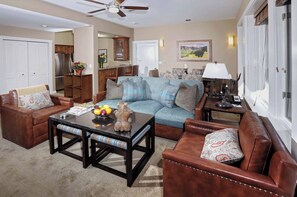 TV, fireplace - Hyatt Mountain Lodge 436 (Beaver Creek)