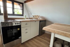 K ühlschrank, Mikrowelle, Ofen, Herdplatte