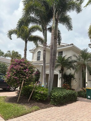 Exterior - Luxury condo in the heart of Naples FL (Naples)