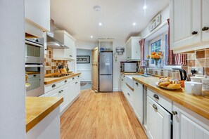 Frigorifero, microonde, forno, lavastoviglie