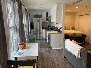 In-room safe, iron/ironing board, WiFi, bed sheets