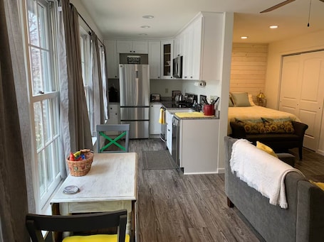 In-room safe, iron/ironing board, WiFi, bed sheets. Cozy Carriage House - studio in serene Arvada with WiFi, AC