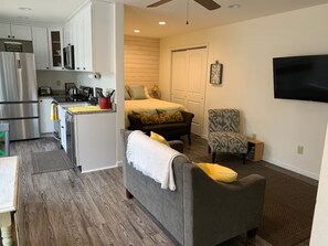 In-room safe, iron/ironing board, WiFi, bed sheets