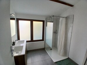 Shower, hair dryer, towels, toilet paper