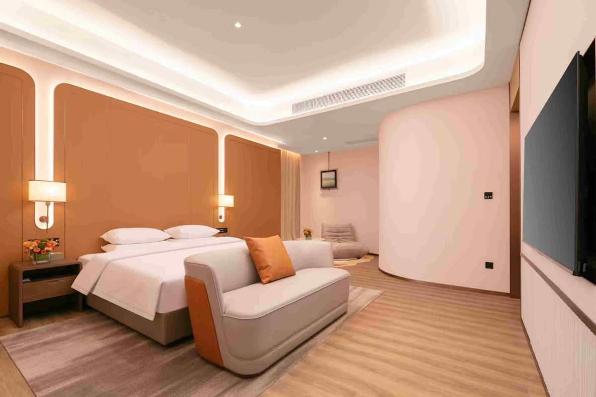 Room, 1 King Bed with Sofa bed (Leisure)