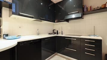 Kühlschrank, Ofen, Herdplatte, Geschirrspüler