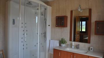 Deluxe Double Room, Partial Sea View | Bathroom | Shower, hair dryer, bidet, towels