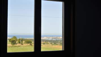 Quadrupla Deluxe, vista mare parziale | Una scrivania, postazione laptop, Wi-Fi gratuito