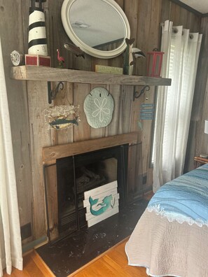 4 bedrooms, iron/ironing board, WiFi, bed sheets - Golf cart included “Only Young Once” 900 feet from 🏖️ (Edisto Beach)