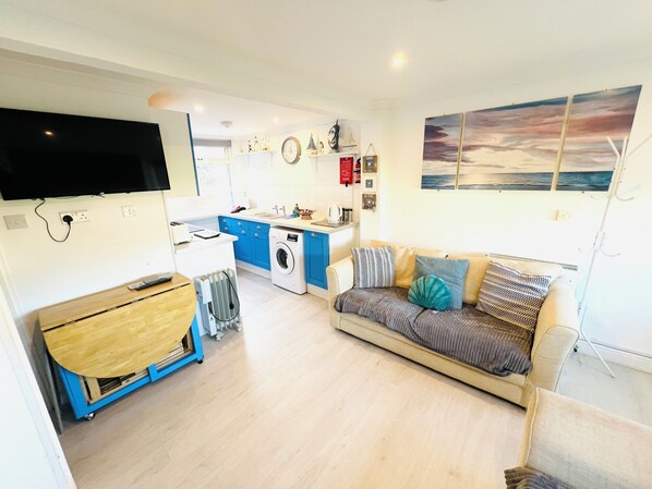 Interior - 2 Bedroom Chalet SB88, Sandown Bay, Isle of Wight, Dog Friendly, Free WiFi (Yaverland)