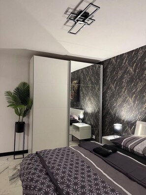 2 多间卧室、熨斗/熨衣板、WiFi、床单