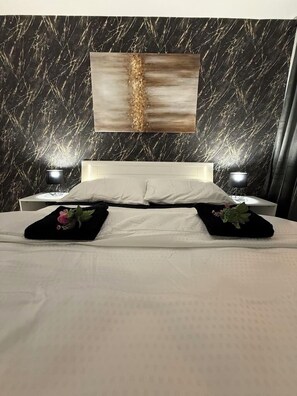 2 habitaciones, tabla de planchar con plancha, wifi y ropa de cama 