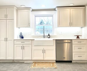 Mikroaaltouuni, uuni, liesi, astianpesukone