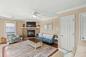 Smart TV, fireplace