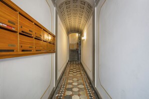Property entrance - Bright Last-Floor Apartment with Terrace (Florence)