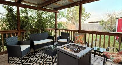 Rustic Charm near Trails & Brews - Pet Friendly enclosed Yard