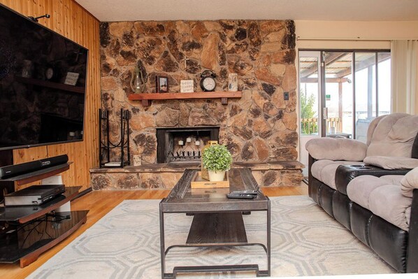 Smart TV, fireplace, video games