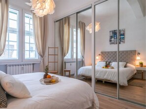 2 Schlafzimmer, Schreibtisch, Bügeleisen/Bügelbrett, kostenloses WLAN