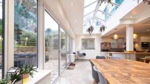 Dining - Spacious, Modern Family Home I Pass the Keys (Pangbourne)