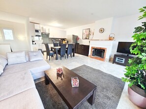 Télévision, cheminée