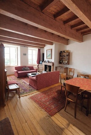 TV - Apartment with fireplace near the Vauban City (Briançon)