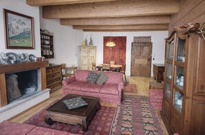 TV - Apartment with fireplace near the Vauban City (Briançon)