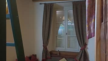 1 chambre, fer et planche Ă repasser