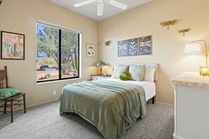 4 bedrooms, iron/ironing board, WiFi, bed sheets