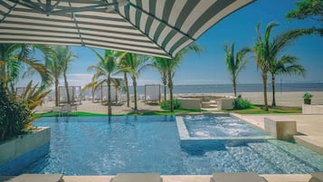 2 outdoor pools