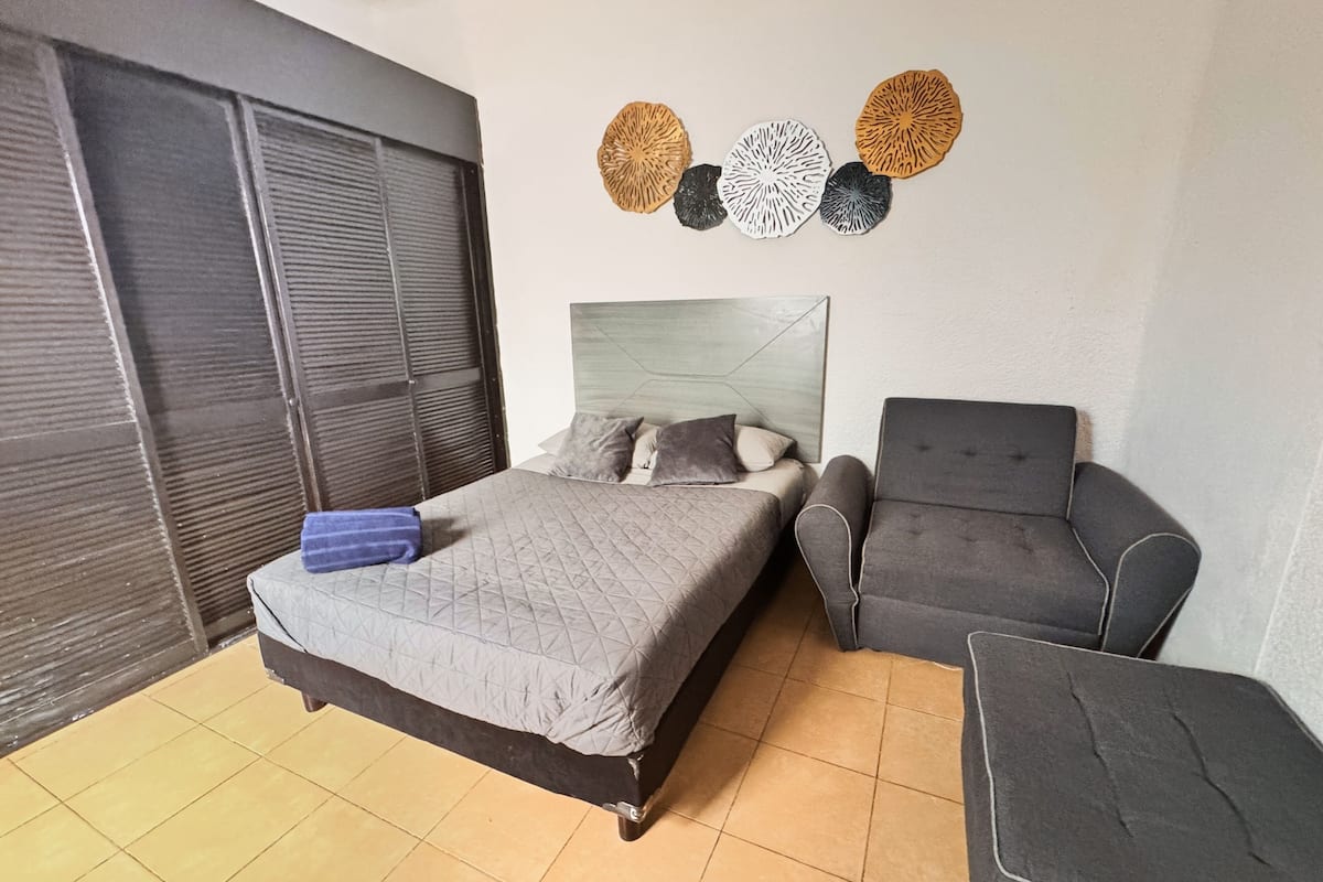 Classic Loft | 1 bedroom, blackout drapes, iron/ironing board, free WiFi