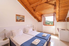 6 quartos, ferros/tábuas de passar roupa, Wi-Fi, roupa de cama