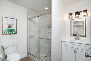 Towels - Cedar’s Condo - Modern Downtown Escape (Sevierville)