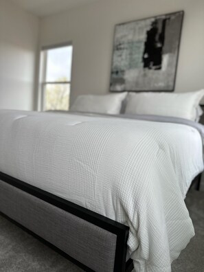3 chambres, fer et planche à repasser, Wi-Fi, draps fournis