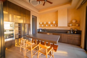 Private kitchen - Casa Lagom, Luxurious Oasis with Infinity Pool! (Santa Elena)