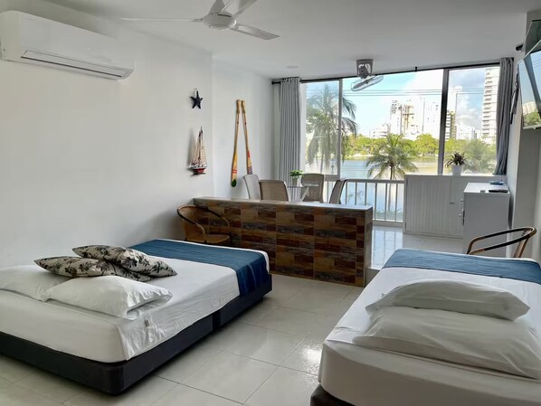 1 bedroom, iron/ironing board, WiFi, bed sheets - Loft apartment in tourist area El Laguito, 5 min from the beach. (Cartagena)