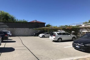 Property grounds - Lovely three-room apartment 5/6 people with two bathrooms - ground floor - Baia Molinella (Defensola)