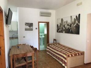 1 bedroom, WiFi, bed sheets - Lovely three-room apartment 5/6 people with two bathrooms - ground floor - Baia Molinella (Defensola)