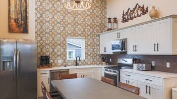 Fridge, microwave, stovetop, dishwasher