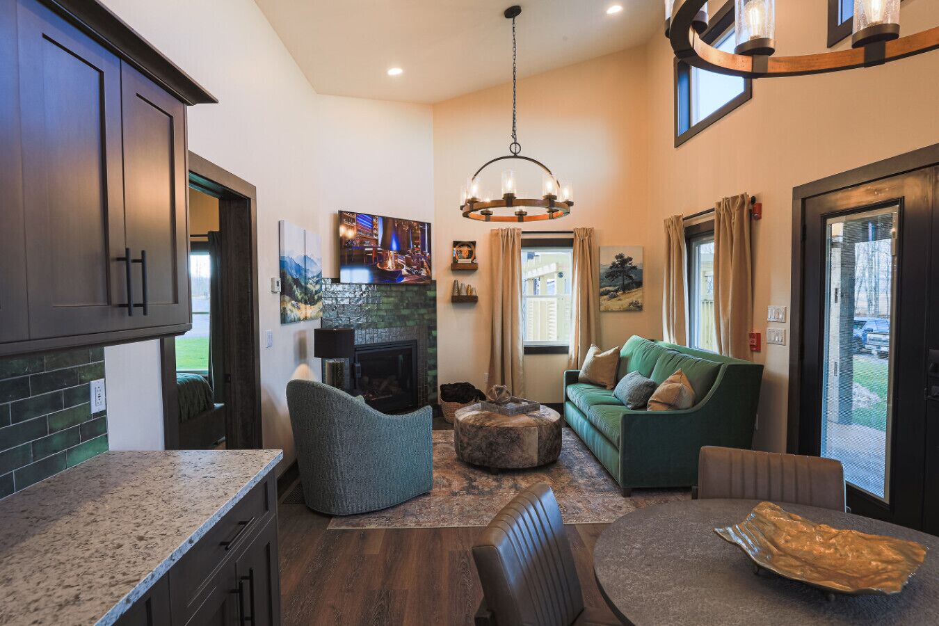 Una Smart TV, una chimenea