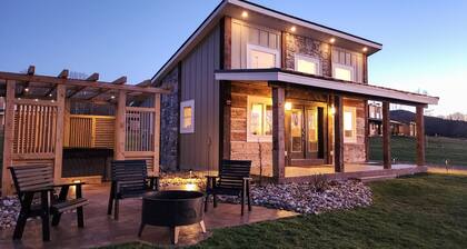 Cabin 16 One Bed Modern Luxury w Hot Tub