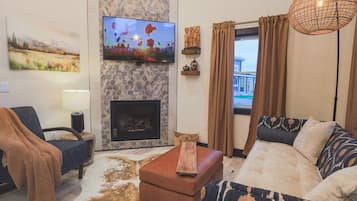 Smart TV, fireplace