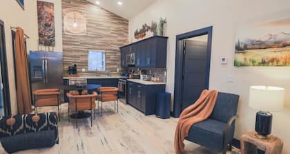 Cabin 7 One Bed Modern Luxury w Hot Tub