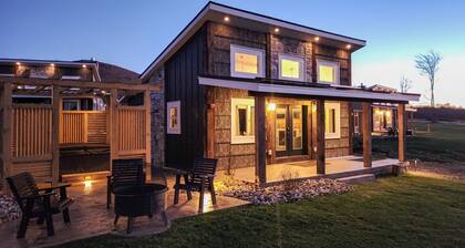 Cabin 15 One Bed Modern Luxury w Hot Tub