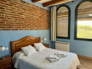 Bügeleisen/Bügelbrett, Reisekinderbett, WLAN, Bettwäsche