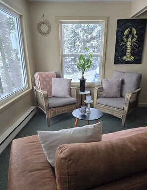 Living area - Nestled along the coastline of the Atlantic welcome to Lilyhill bayside retreat! (Oak Bay)